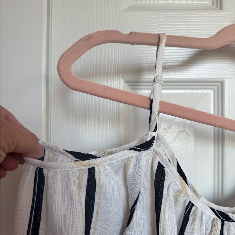 POLOGRAM cold shoulder top - Picture 4 of 6